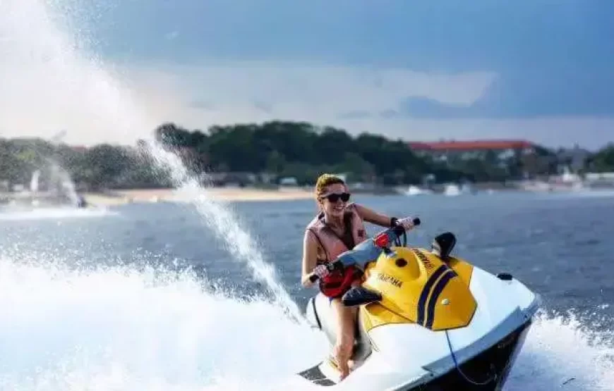 Water sports In Bali, Benoa – Banana Boat, Jet skii & Parasailing