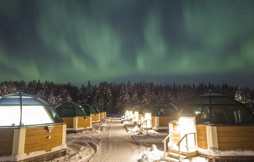Glass Igloos – Arctic Snow Hotel and Glass Igloos