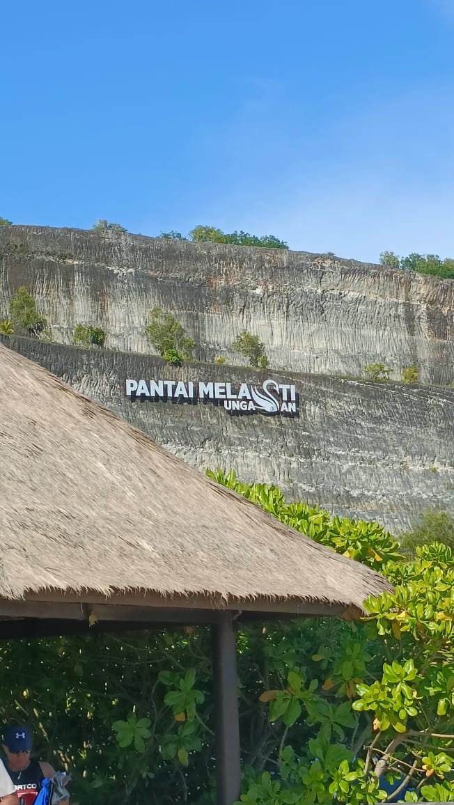 Pantai Melasti beach written on the cliff