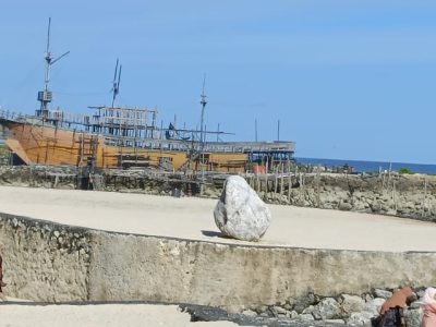 Ship standing at Melasti beach