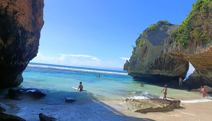 Suluban Cave beach