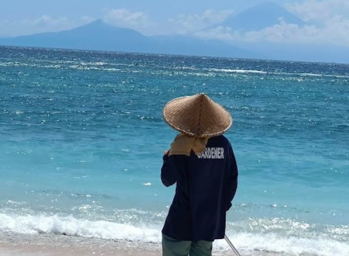 The man gardening on the Gili beach