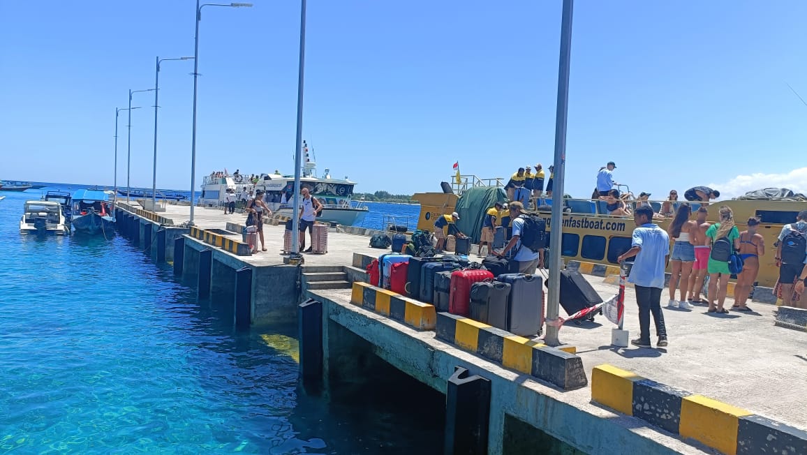 At Gili Trawangan Port, travellers are waiting for spped boat.