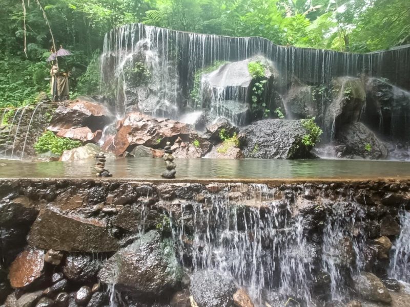 Goa Rajo's first waterfall which is also called Horizontal waterfall.