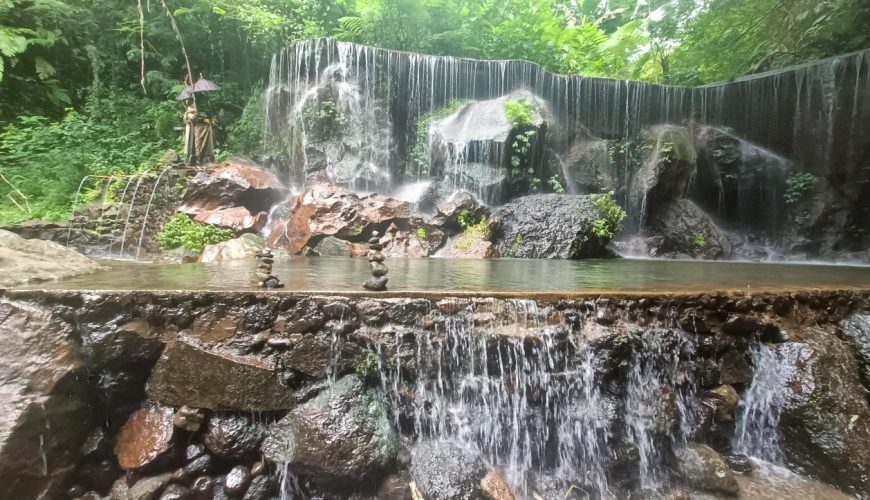 Goa Rajo's first waterfall which is also called Horizontal waterfall.