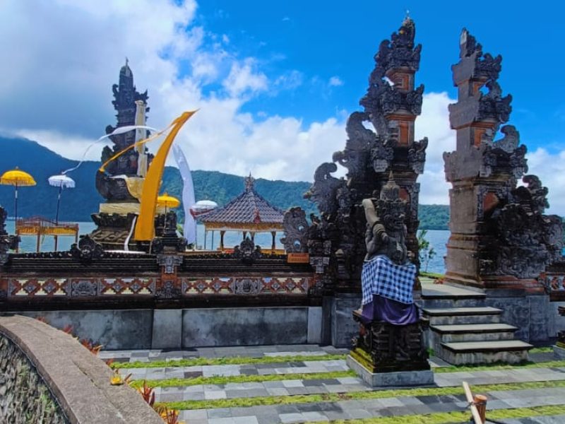 Holy Gate at Ulindanu Beratan Temple