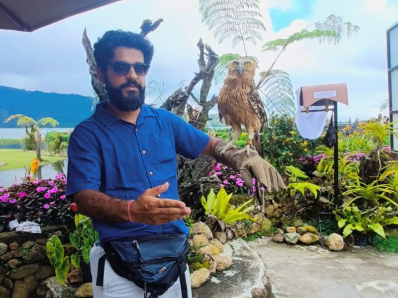Adit Sarin with owl on the hand at Ulundanu Beratan temple