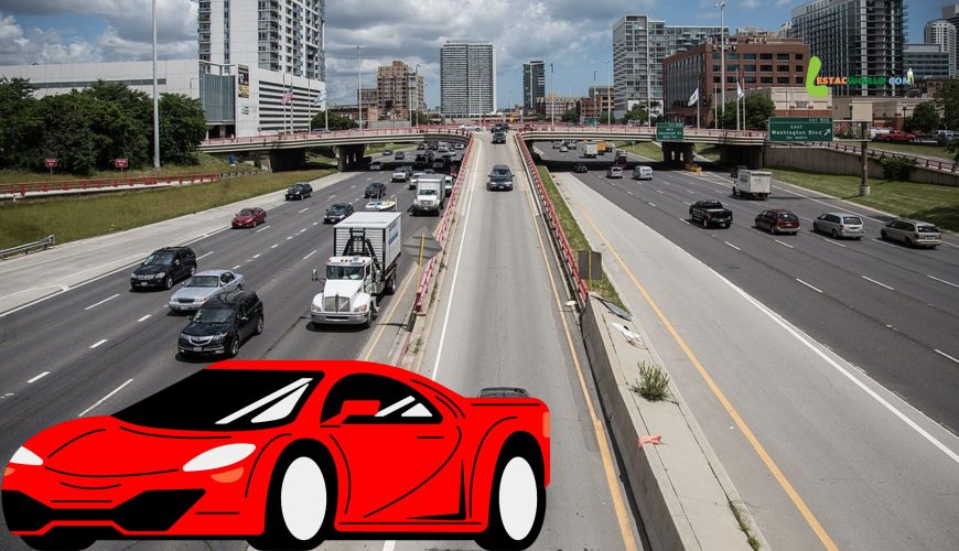 Important to know before renting a car in USA - Cars on a road in the USA.