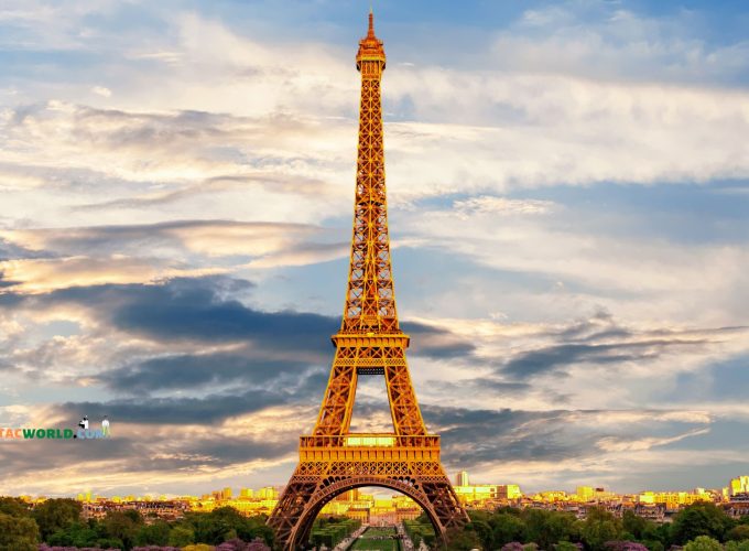 Eiffel Tower in daylight with clear sky, Paris